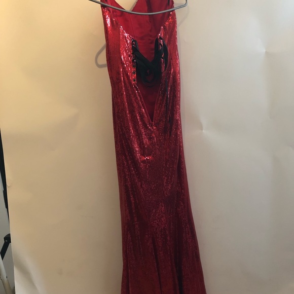 Red Glamorous gown with corset. - Picture 3 of 8